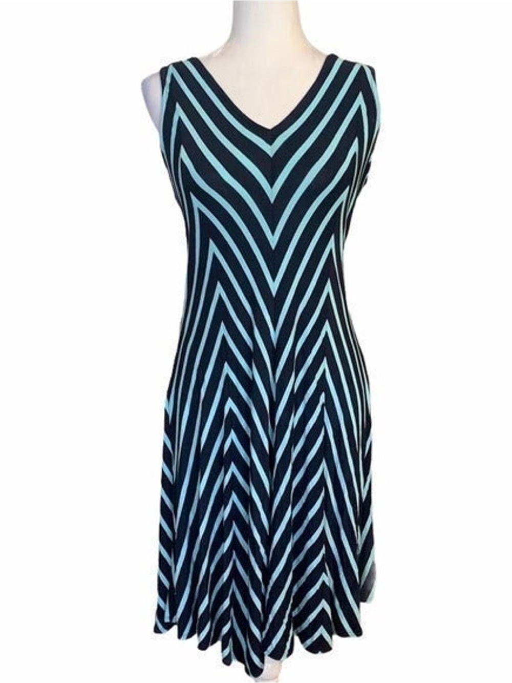 Chelsea & Theodore Plus Size‎ 1X Stretchy Chevron Striped V-Neck Pull-on Dress